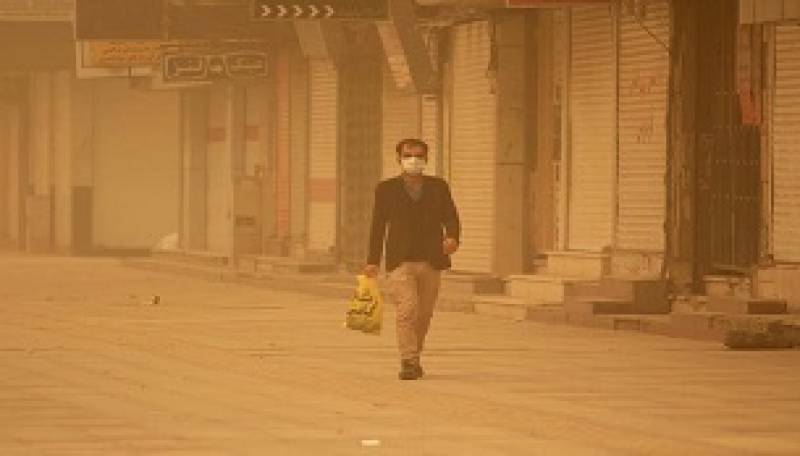 به علت گردوغبار تاخیر دو ساعت مدارس سیرجان